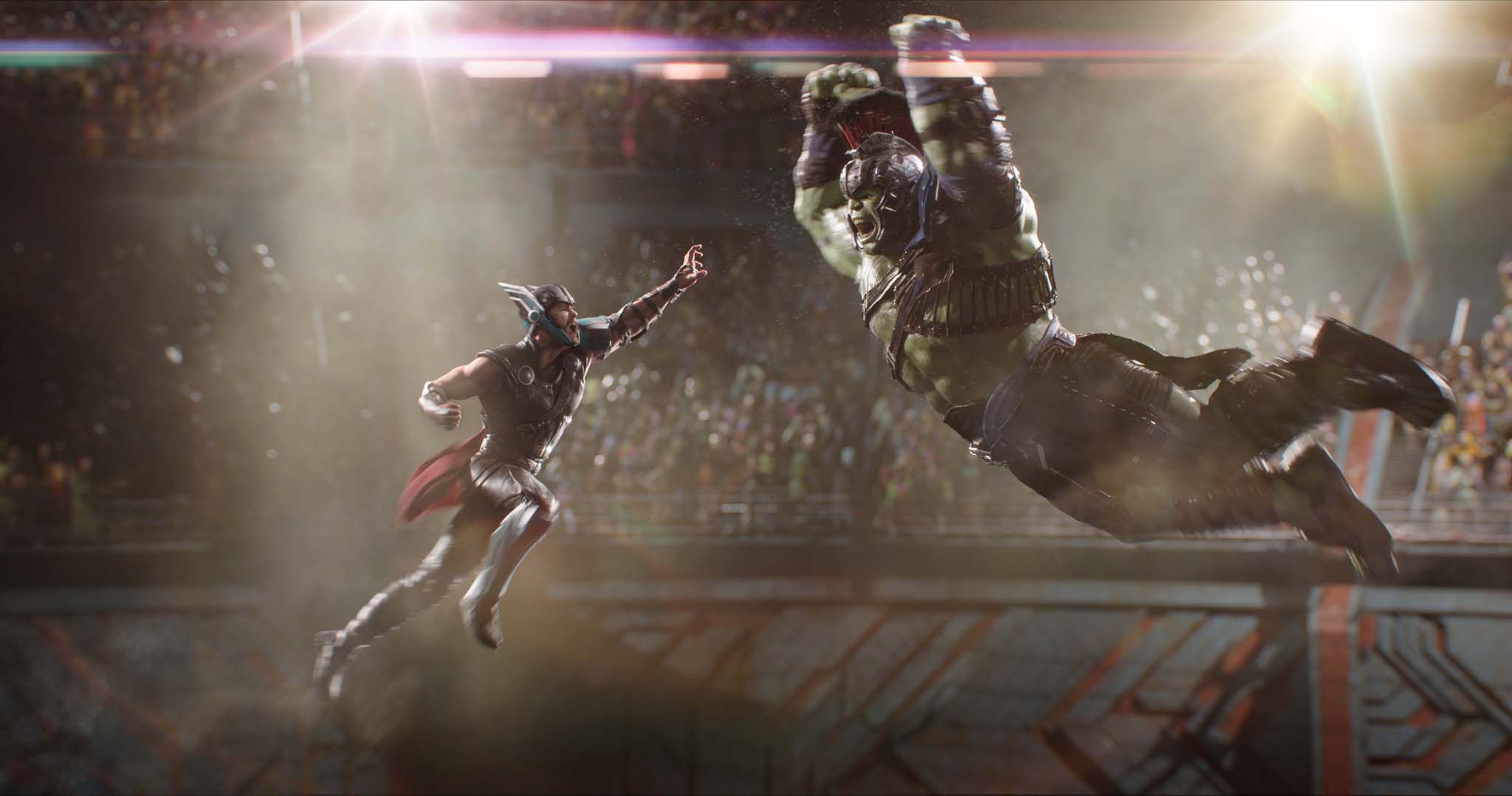 Marvel Studios Thor: Ragnarok. L to R: Thor (Chris Hemsworth) and Hulk (Mark Ruffalo). Photo: Film Frame. ©Marvel Studios 2017