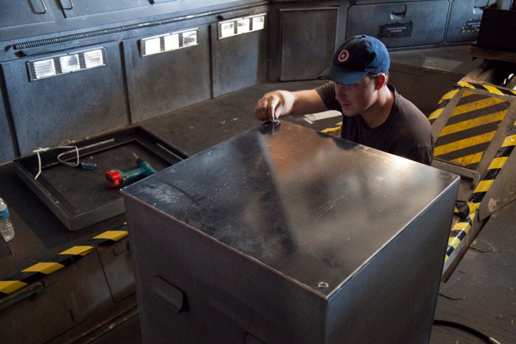 Production designer Alec Contestabile created a number of bespoke set pieces to enhance the Laurel Canyon set, including the holographic table in the cockpit of the Morinda.